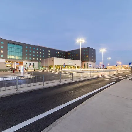 Courtyard By Marriott Warsaw Airport-2